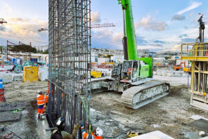 Beim Großprojekt Haliotis 2 in Nizza unterstützt der Sennebogen 6113 E Spezialtiefbau und Schlitzwandbau