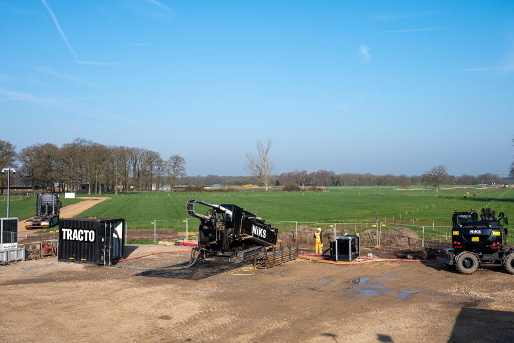 Niks Infra setzt den Tracto Grundodrill JCS300 für effiziente HDD-Bohrungen im Leitungsbau ein