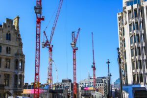 Neun Wolff Turmdrehkrane meistern anspruchsvolle Hebearbeiten auf historischen Bestandsfundamenten in London.