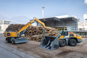 Liebherr L 580 Xpower und LH 50 M Timber Litronic im Einsatz im Holzumschlag bei Fantoni in Italien