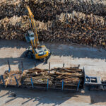 Liebherr L 580 Xpower und LH 50 M Timber Litronic im Einsatz im Holzumschlag bei Fantoni in Italien