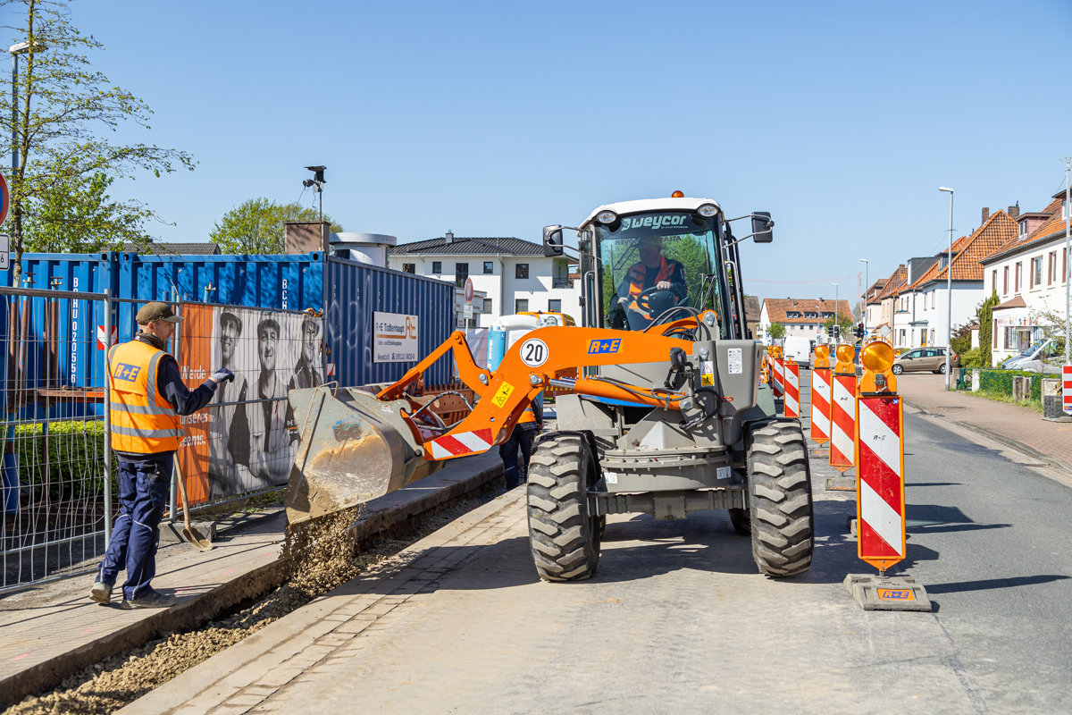 Schwenkradlader Weycor AR480S im Praxistest