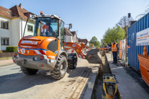 Schwenkradlader Weycor AR480S im Praxistest