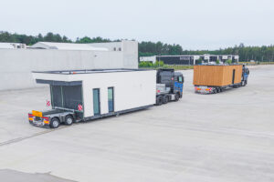 MAX Trailer transportieren vorgefertigte Wohnmodule von SC Steelframes