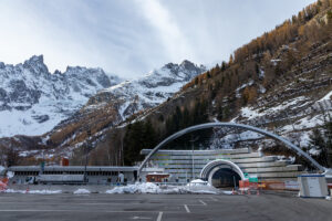 Der Vögele Super 1803-5 X bewährt sich bei der Tunnelsanierung am Mont-Blanc