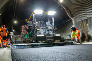 Der Vögele Super 1803-5 X bewährt sich bei der Tunnelsanierung am Mont-Blanc