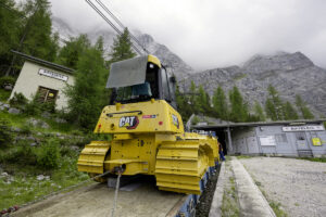 Cat D4M und CP14 aus dem Mietpark von Zeppelin Rental arbeiten auf der Zugspitze