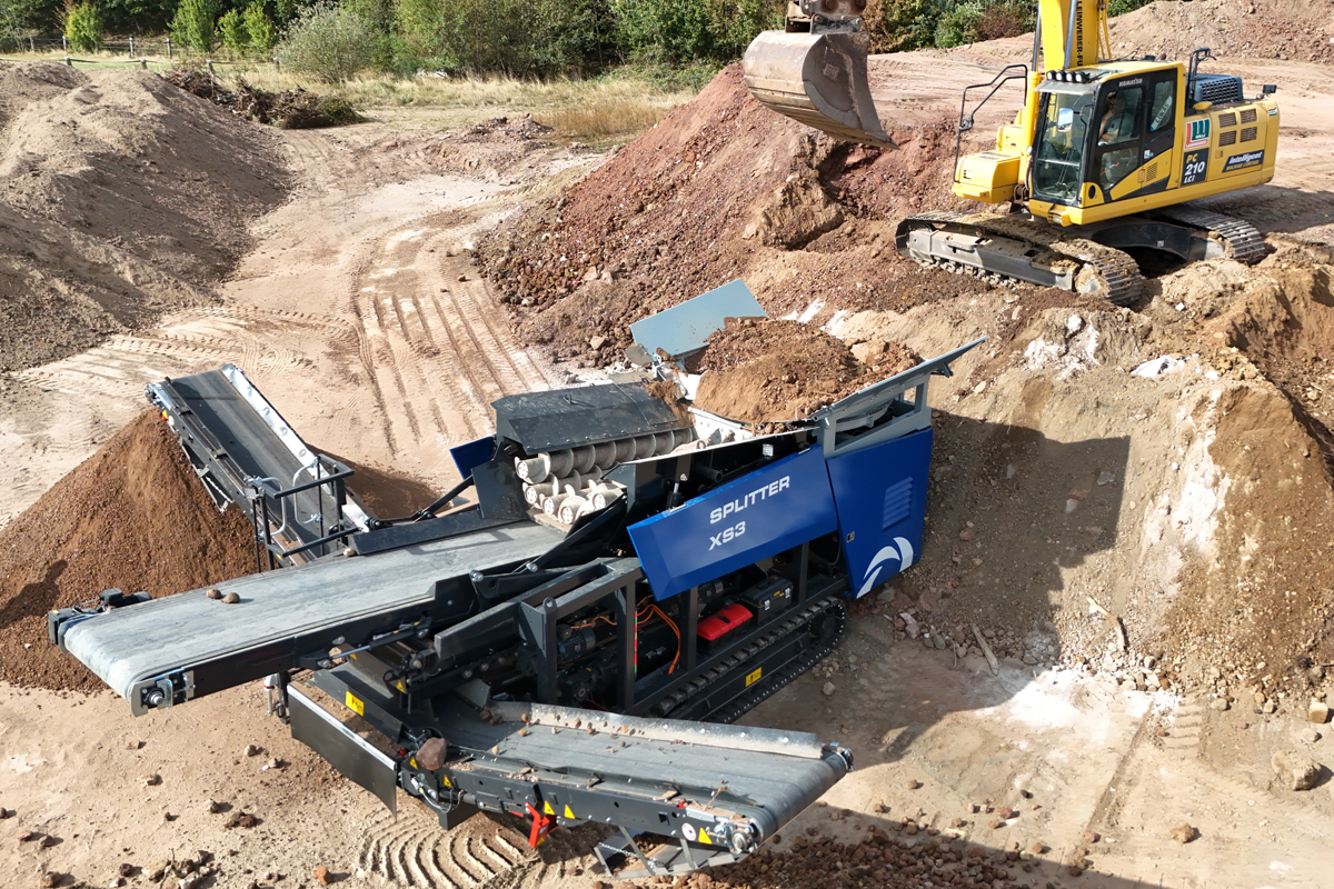 Du betrachtest gerade Splitter XS3 – kettenmobile Siebmaschine