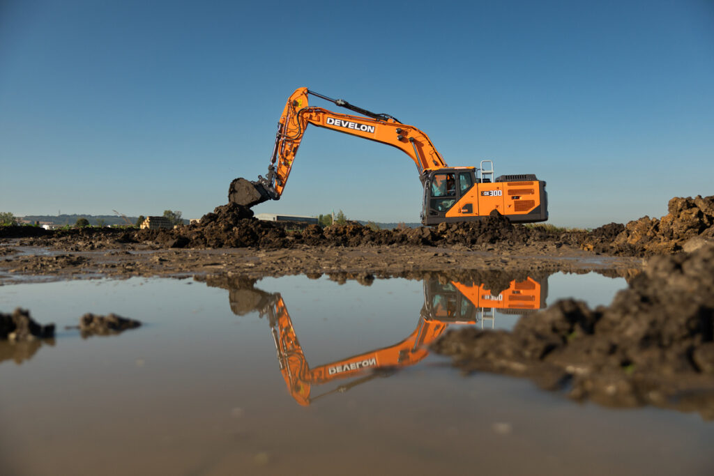 Develon hat den neuen 32-Tonnen-Raupenbagger DX300LC-9 auf den Markt gebracht