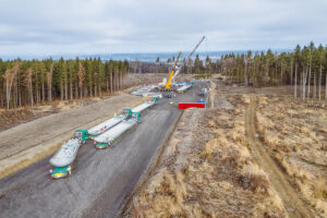 Die P. Schwandner Logistik + Transport GmbH setzt für den Transport großformatiger Betonelemente auf acht MAX810-Sattelauflieger