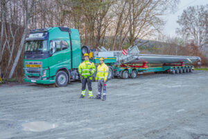 Die P. Schwandner Logistik + Transport GmbH setzt für den Transport großformatiger Betonelemente auf acht MAX810-Sattelauflieger
