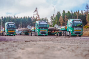 Die P. Schwandner Logistik + Transport GmbH setzt für den Transport großformatiger Betonelemente auf acht MAX810-Sattelauflieger