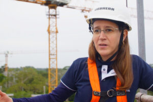 Vier Liebherr Turmdrehkrane 85 EC-B erschließen beim AmazonFACE-Projekt in Brasilien den Regenwald für die Klimaforschung
