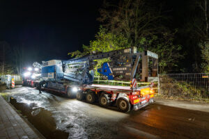 Das Ramm- und Bohrgerät LRB 19 von Liebherr erstellt Spundwände in Kurzprojekt