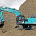 Kobelco SK520LC-11E im Kieswerk Oberwangen