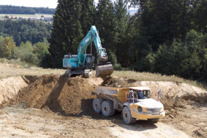 Kobelco SK520LC-11E im Kieswerk Oberwangen